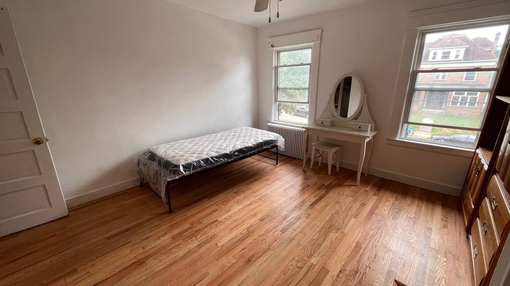 Building Photo - 5859 Hobart St