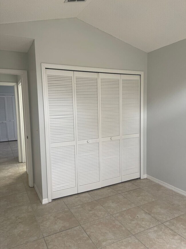 Building Photo - Orlando/Orlovista - For RENT 3 Bedroom, 2 Bathroom, 2 Car Garage