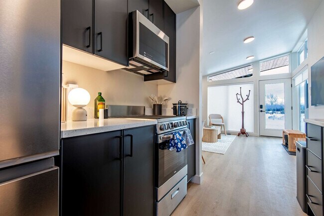 Building Photo - 27 4th St E