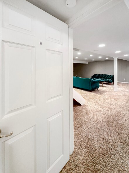 Building Photo - 6636 Isle of Skye Dr
