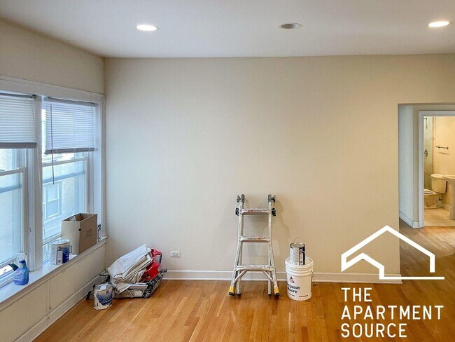 Building Photo - 3916 N Pine Grove Ave