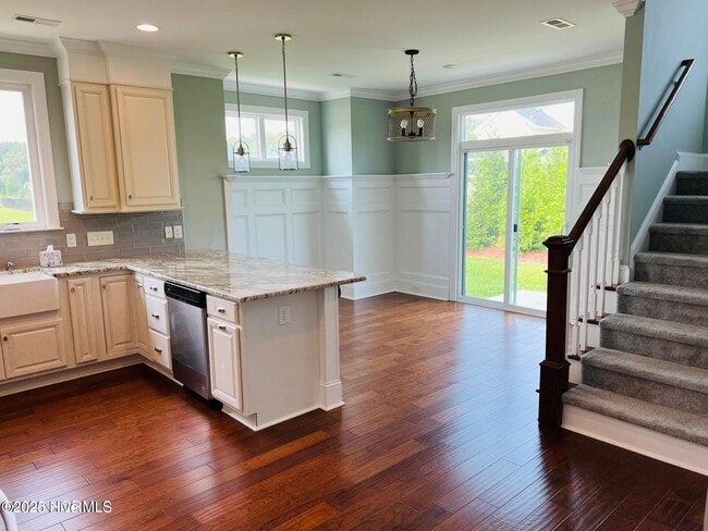 Building Photo - 3135 Emery Dr