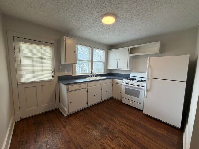 Building Photo - 2109 Felix Ave