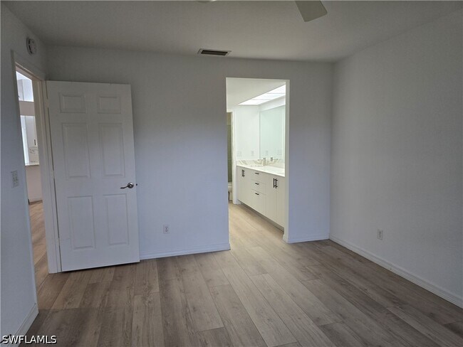 Building Photo - 859 Tanbark Dr