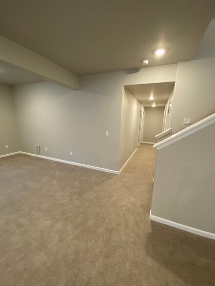 Building Photo - 6526 Miro Ln
