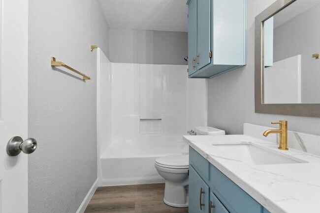 Building Photo - Spicewood Gold! 3-6 month leases available!