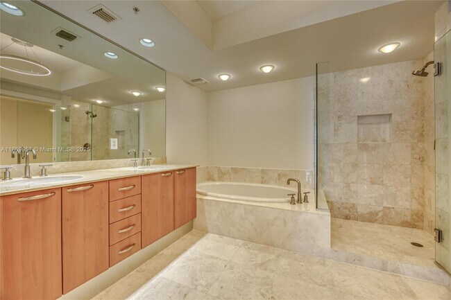 Building Photo - 3535 S Ocean Dr