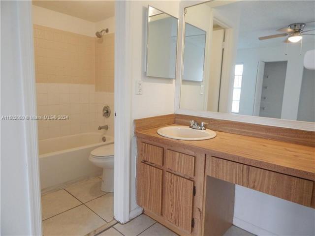 Building Photo - 10149 Twin Lakes Dr