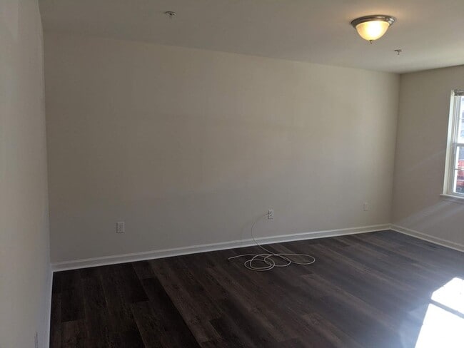 Building Photo - 3 Bedroom Townhouse For Rent in Charming Waynesboro, PA