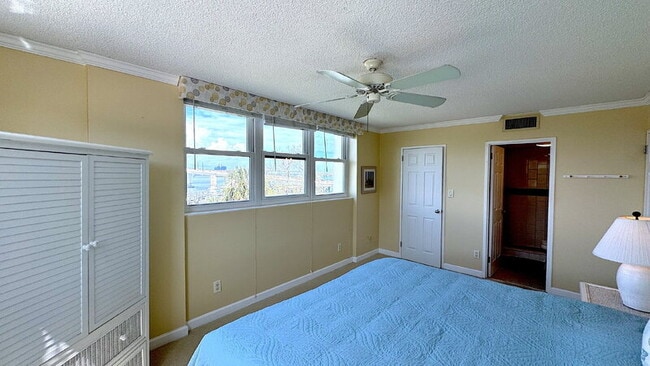 Building Photo - 1224 S Peninsula Dr