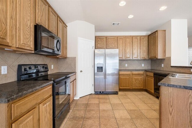 Building Photo - 7800 Little Deer Trail