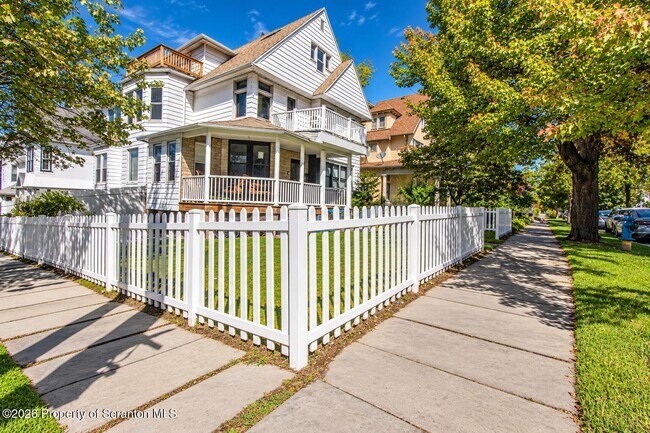 Building Photo - 601 Clay Ave