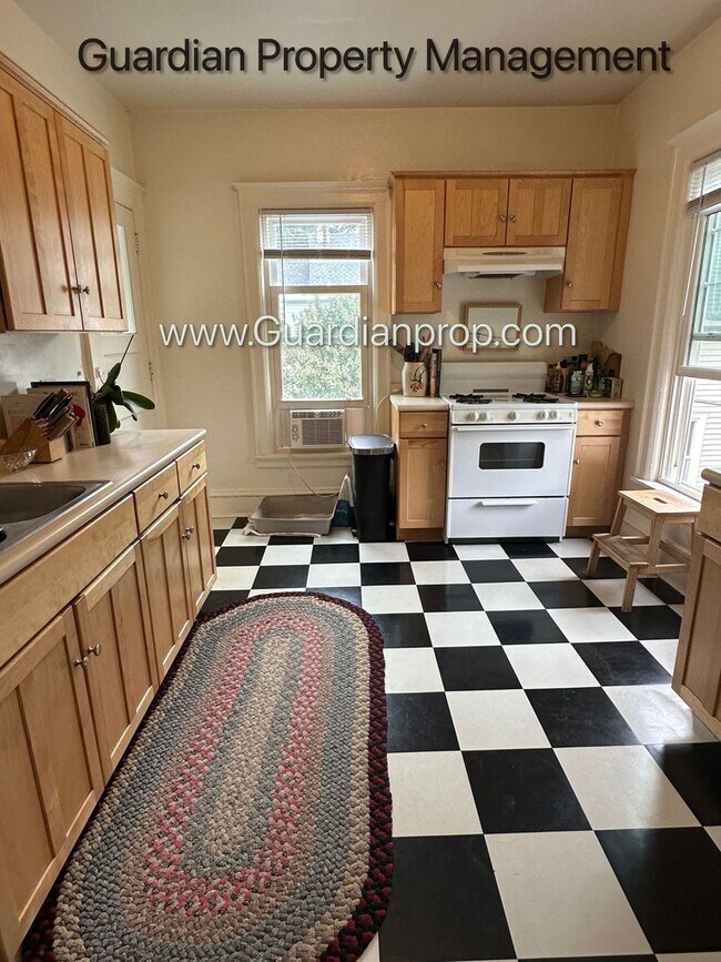 Building Photo - Spacious Prospect Park Upper Level, Sun Ro...
