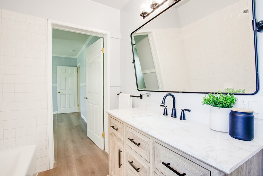 Building Photo - 4132 Beethoven St