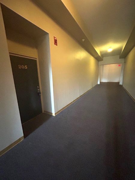 Building Photo - Urban condo close to downtown