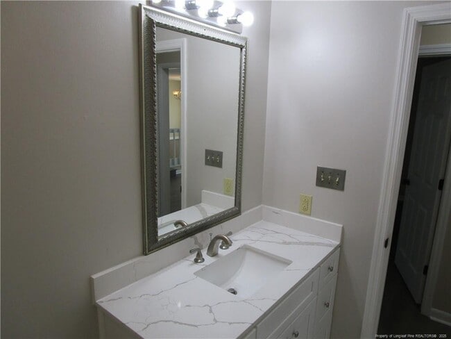 Building Photo - 2120 Lothbury Dr