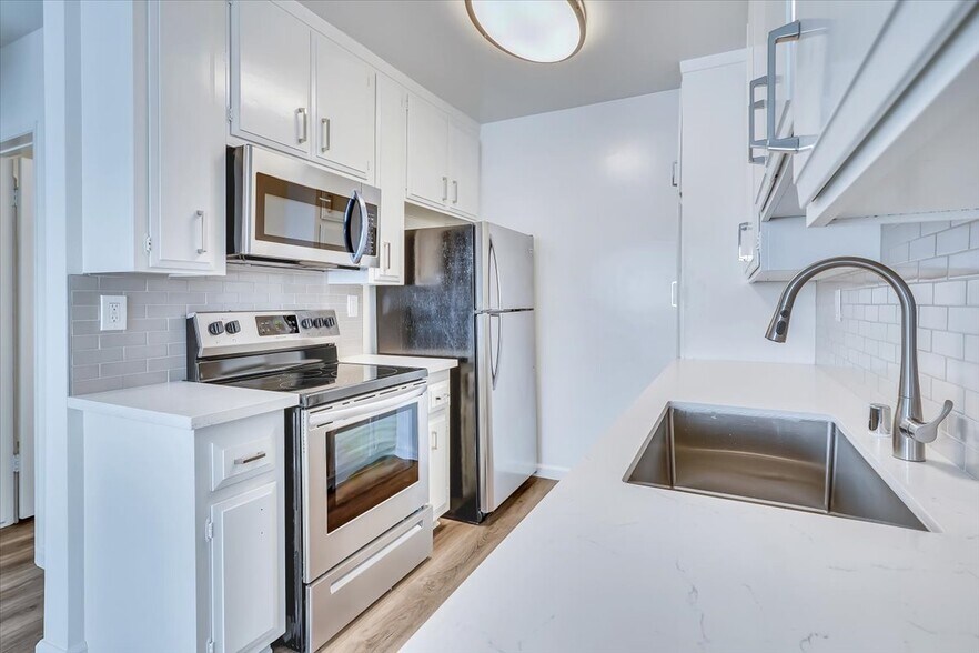 Building Photo - 1023 21st St