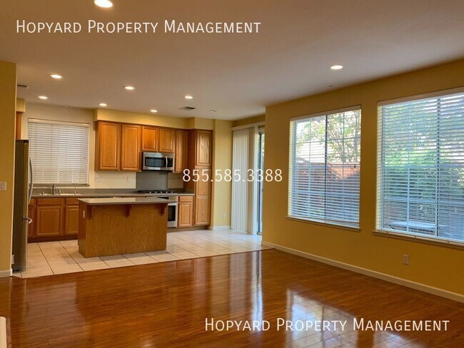 Building Photo - 933 Desmet Dr
