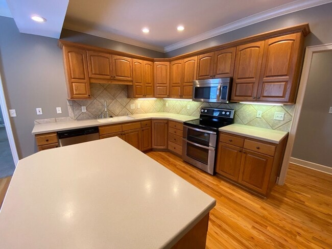 Building Photo - Wonderful Fox Chase home with fantastic sp...