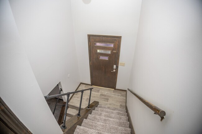 Building Photo - 493-495 Perrey Dr