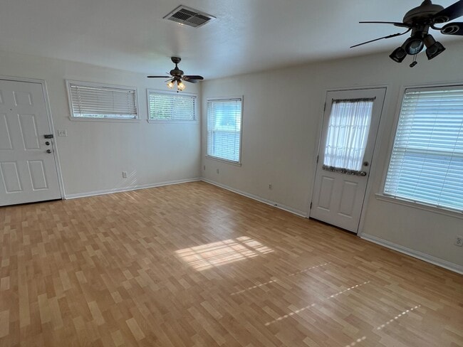 Building Photo - 107 Tarpon Ave