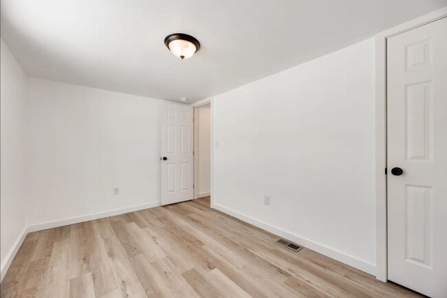 Building Photo - 393 Knollwood Rd