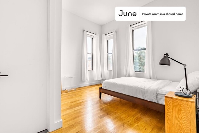 Building Photo - 60-47 68th Ave