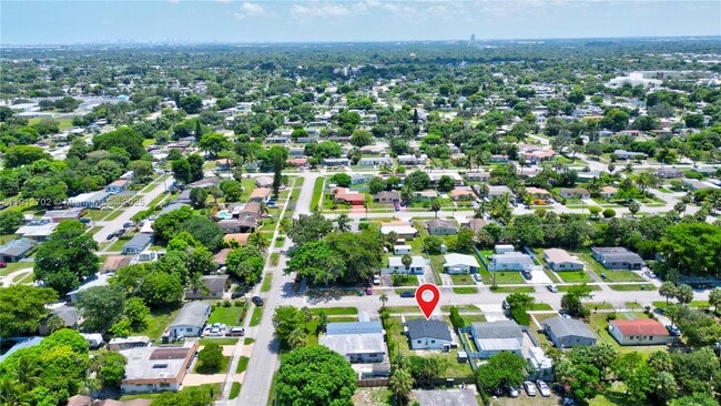 Building Photo - 3331 NW 8th Pl