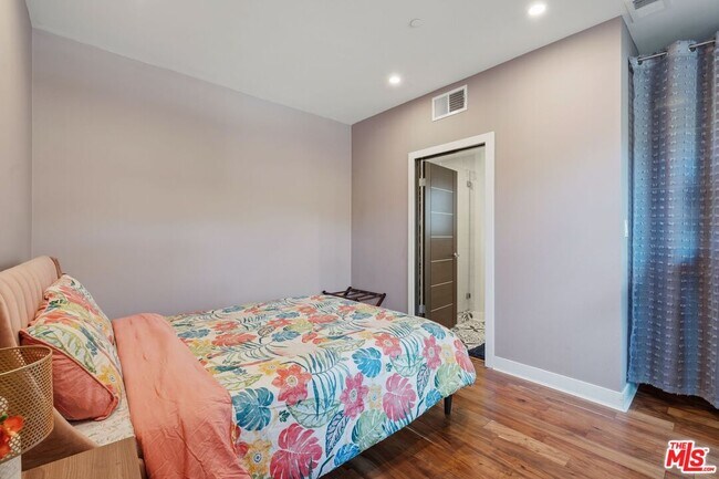 Building Photo - 12911 Bluff Creek Dr