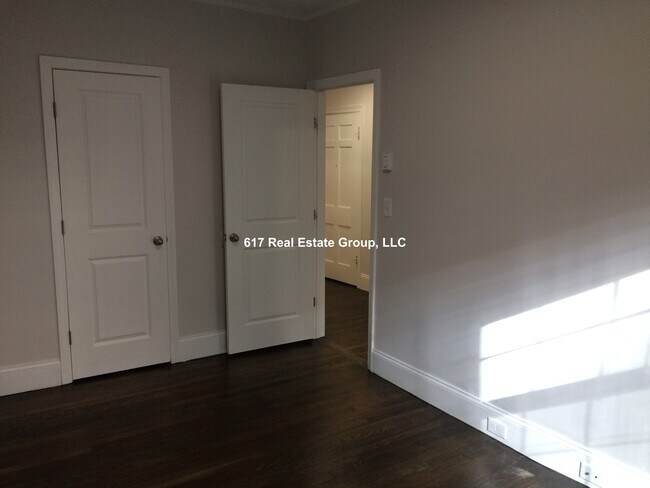 Building Photo - 52 Clearway St
