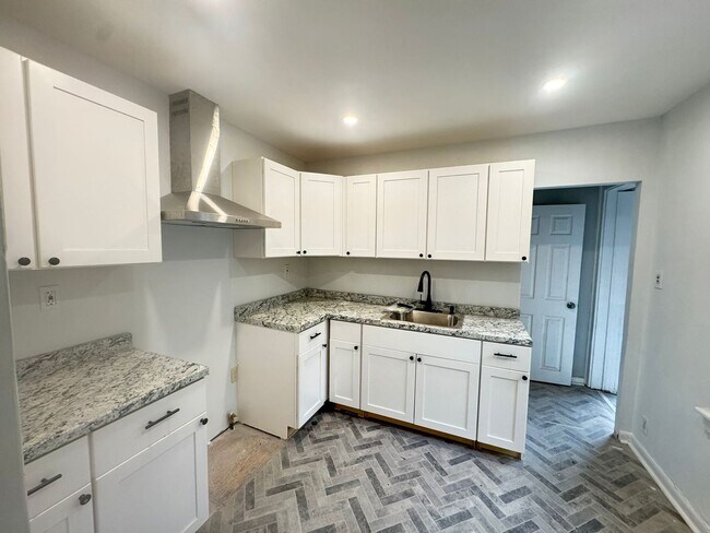 Building Photo - 3 bedroom section 8 approved