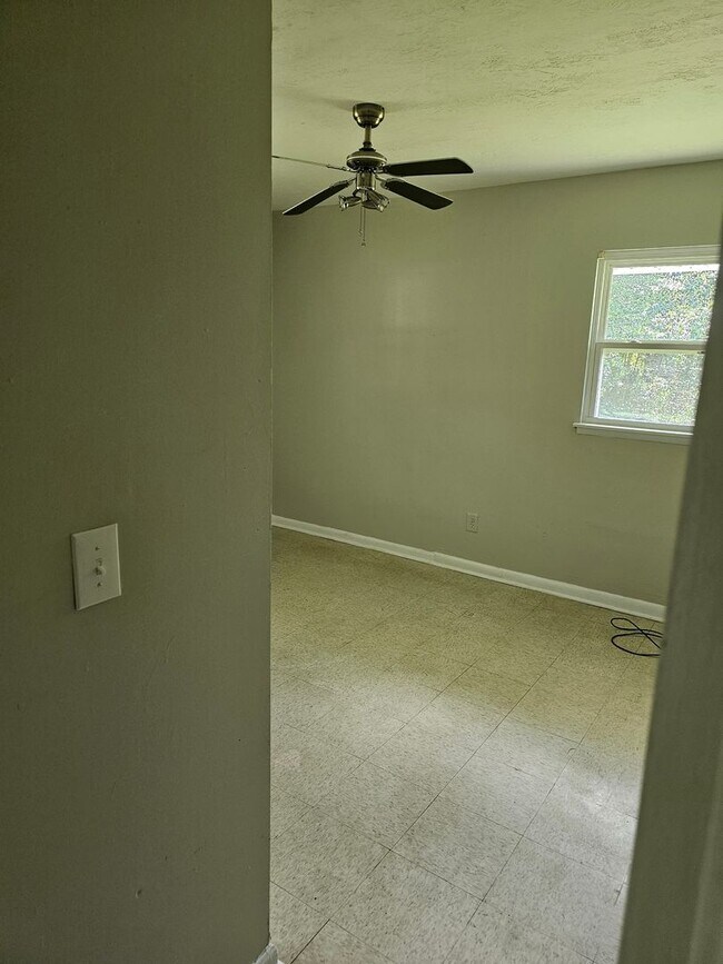 Building Photo - 4 Sided Brick 3 BR Home