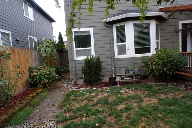 Building Photo - 12982 SW Kameron Way