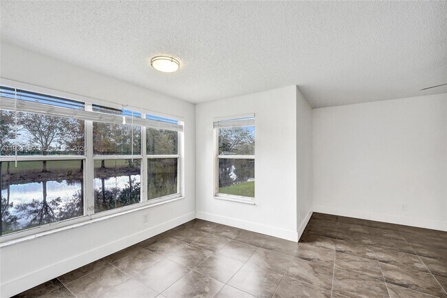 Building Photo - 457 Vista Isles Dr