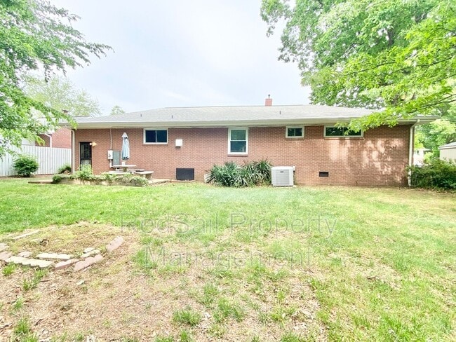 Building Photo - 34 Warren Dr