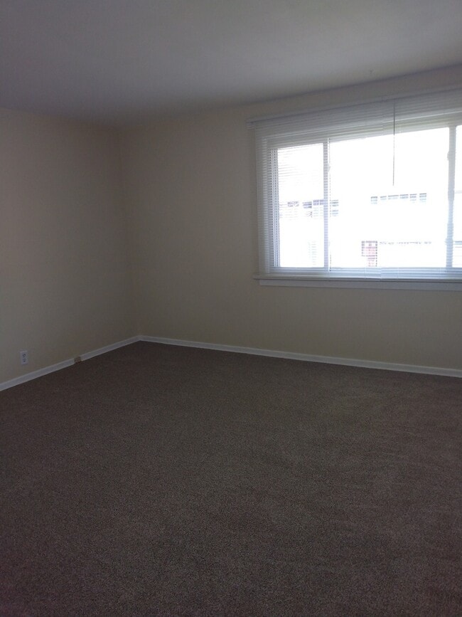 Building Photo - 3444 Western Ave