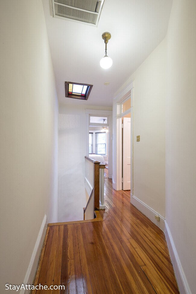 Building Photo - 1737 Swann