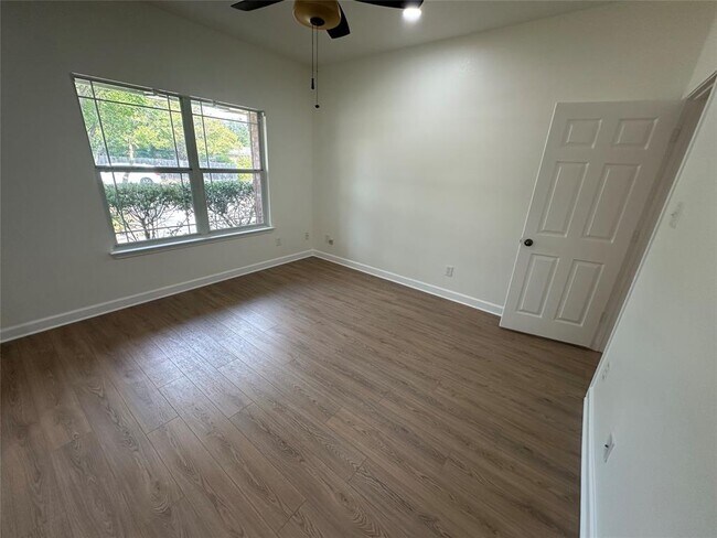 Building Photo - 3309 Blue Ridge Dr