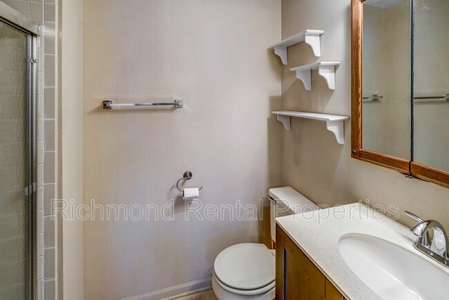 Building Photo - 7600 Roscommon Ct