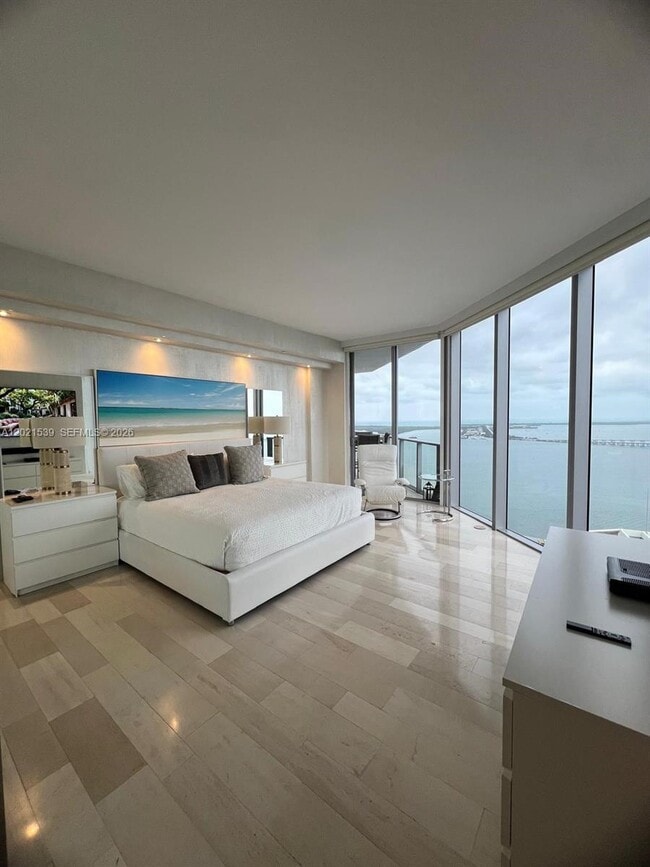 Building Photo - 1300 Brickell Bay Dr