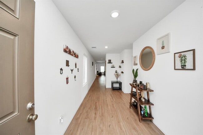 Building Photo - 7319 Clover Chase Dr