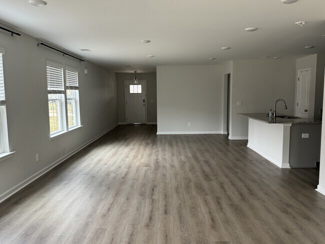 Building Photo - 424 Kohn Dr
