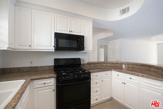 Building Photo - 4400 Cartwright Ave