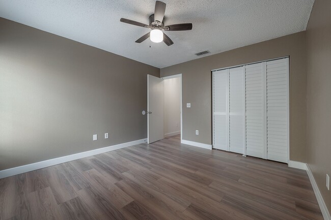 Building Photo - 13608 S Village #6204