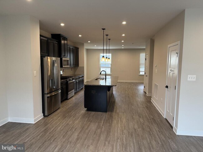 Building Photo - 10323 Quillback St