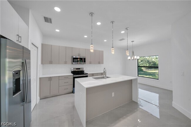Building Photo - 302 Palisades Ave