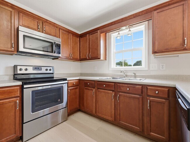 Building Photo - 302 Mann St
