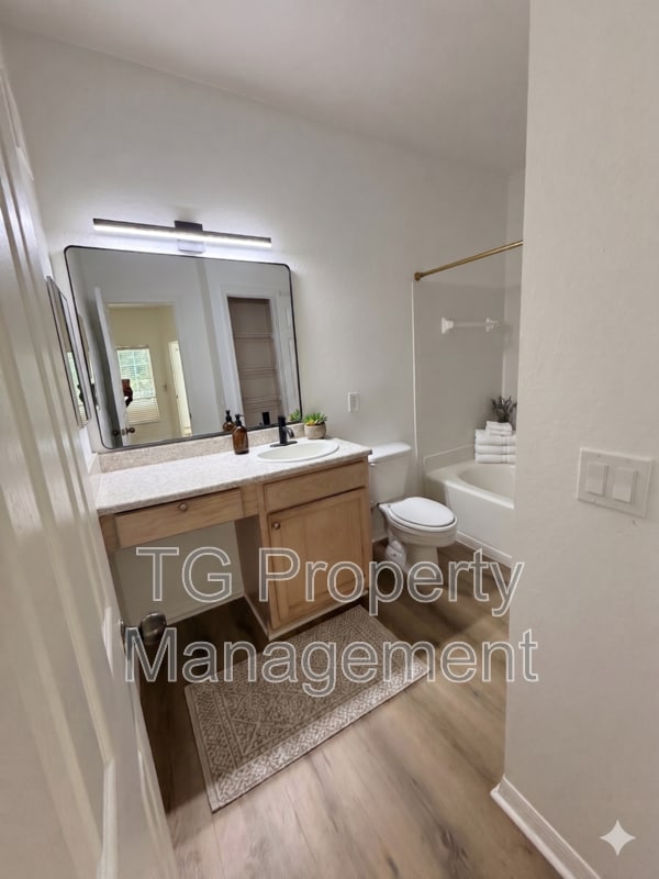 Building Photo - 7800 Point Meadows Dr
