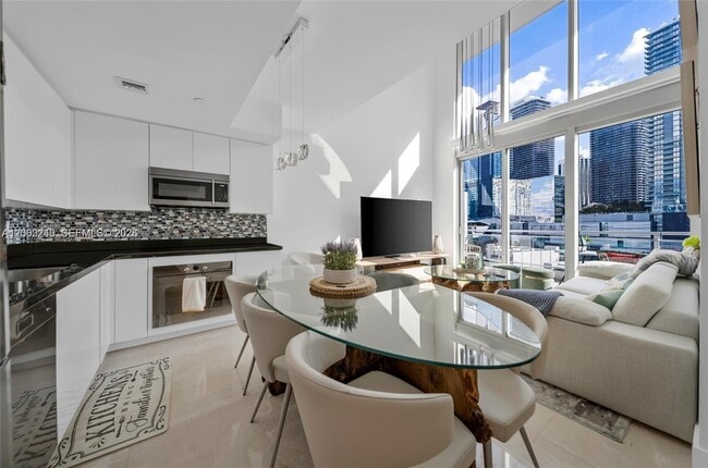 Building Photo - 92 SW 3rd St