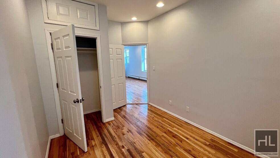 Building Photo - 2BR 1BA Pre-War In Crown Heights
